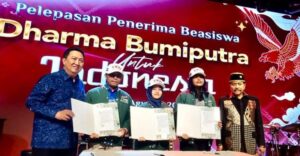 beasiswa dharma bumiputra - ilustrasi berita Garibaldi Thohir dan Hendropriyono Memberangkatkan Penerima Beasiswa…