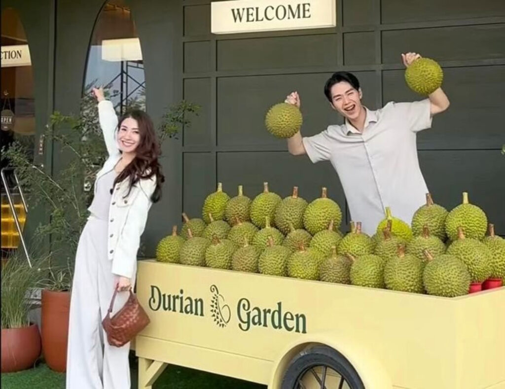 pesta durian pik2 - ilustrasi berita Pesta Durian di PIK2: Nikmati Ragam Durian dan Berpeluang Menang iPhone 17 Pro…