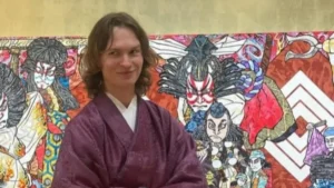 ansel elgort yukata - ilustrasi berita Ansel Elgort yukata: Pilihan Busana yang Memicu Perdebatan di Acara Cocktail